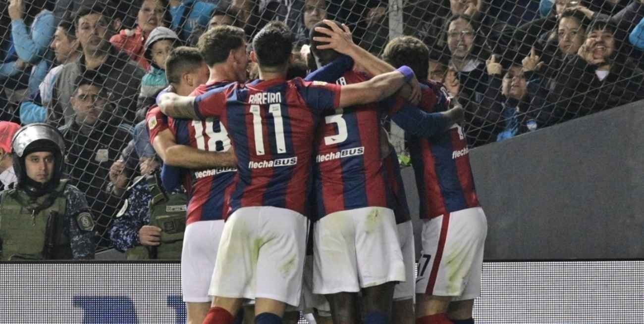 Con nueve jugadores, Racing cayó ante San Lorenzo por 2 a 1 en Avellaneda