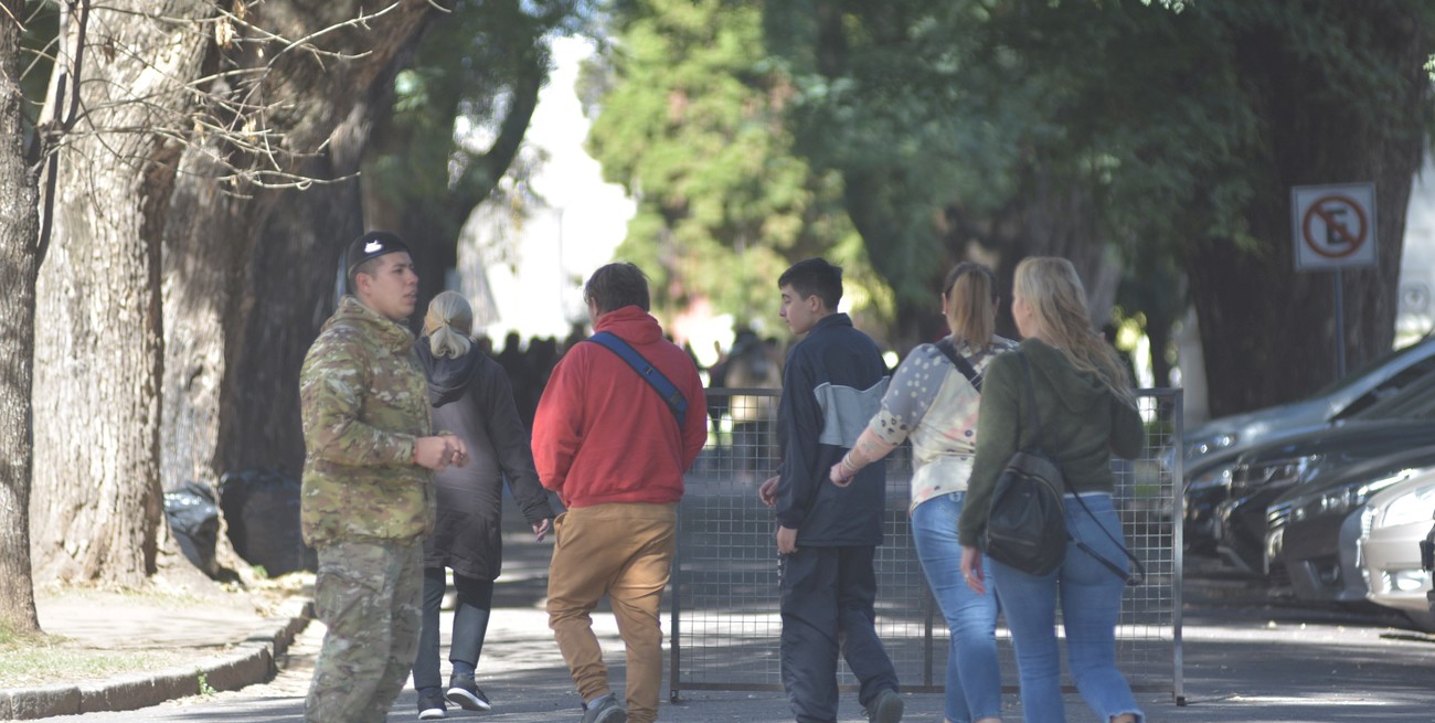 La mamá del ex cadete se reunió con el director del Liceo Militar