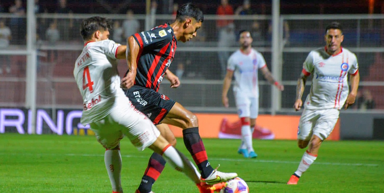 Patronato no aprovechó un penal sobre el final e igualó con Argentinos en Paraná