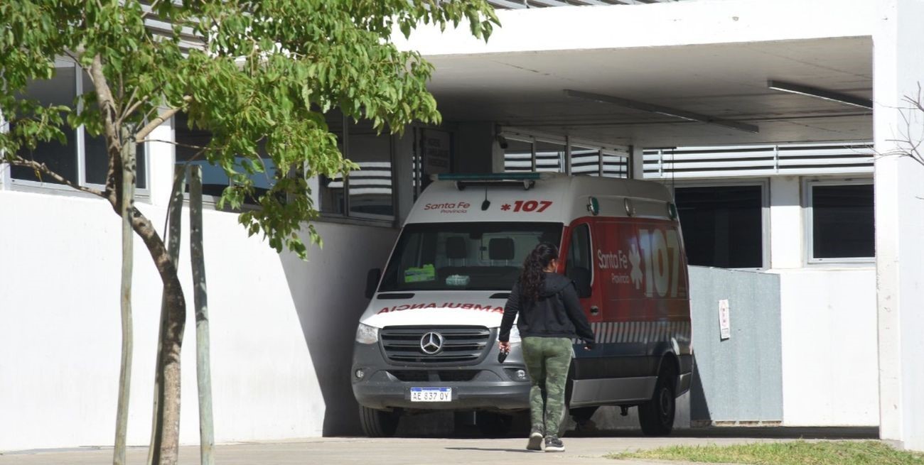 Escuchó disparos, salió a ver y recibió un tiro en el abdomen