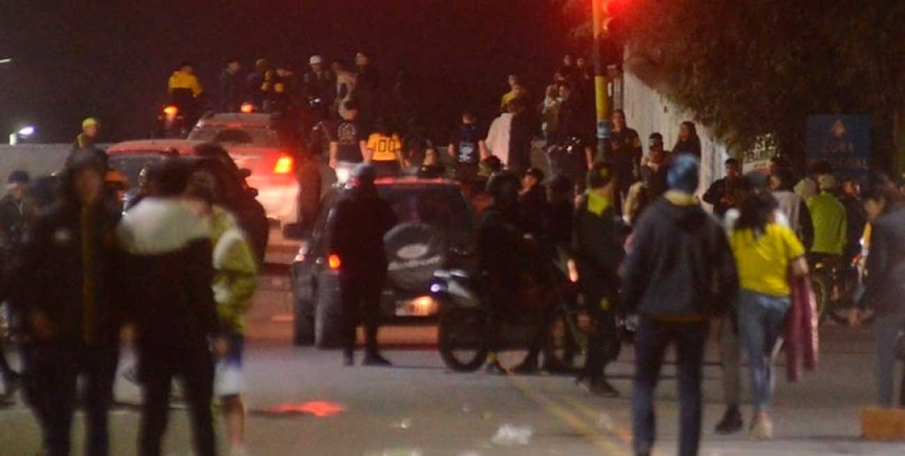 Video: se enfrentaron dos facciones de la barra brava de Olimpo
