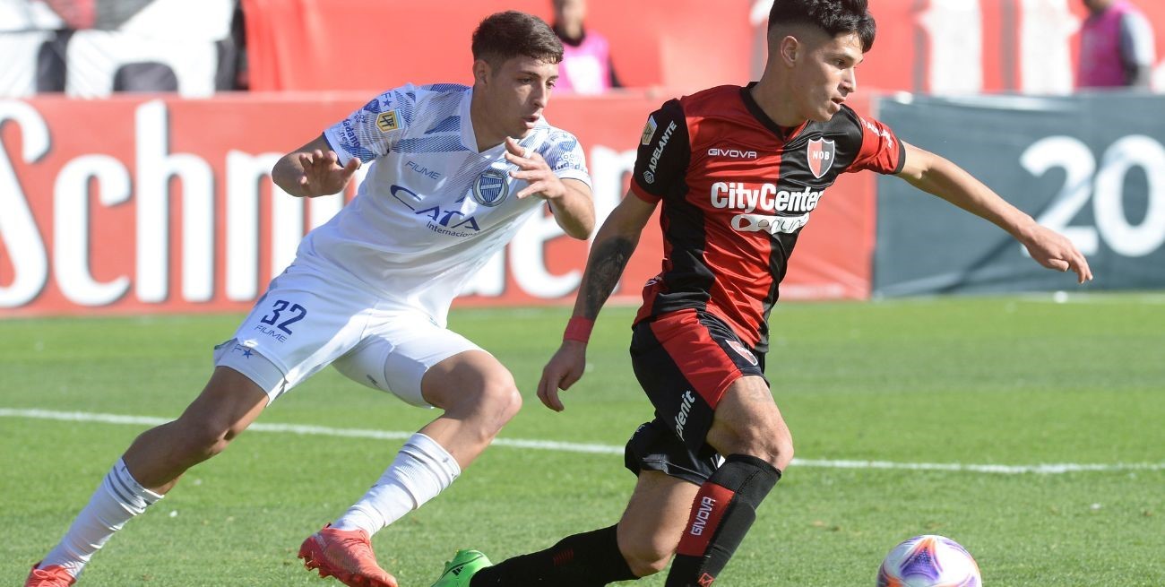 Godoy Cruz venció a Newells a pesar del golazo de "tijera" de Pablo Pérez