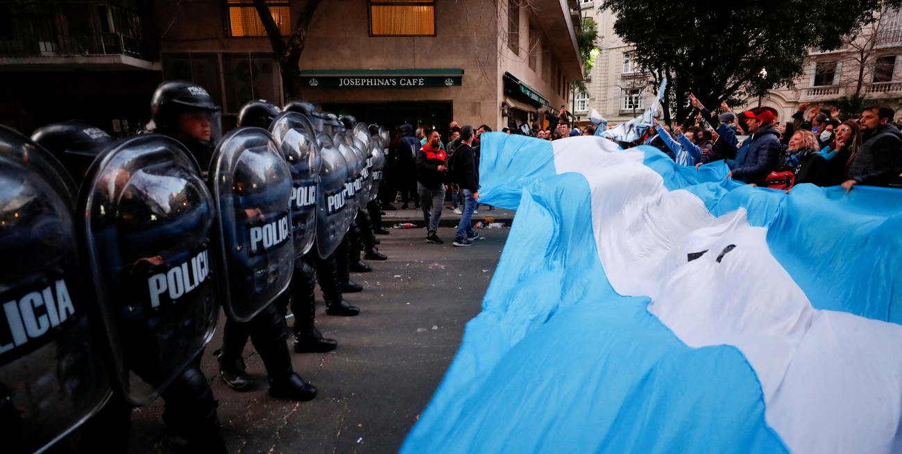 El gobierno porteño deberá interrumpir el operativo policial en la casa de Cristina Kirchner