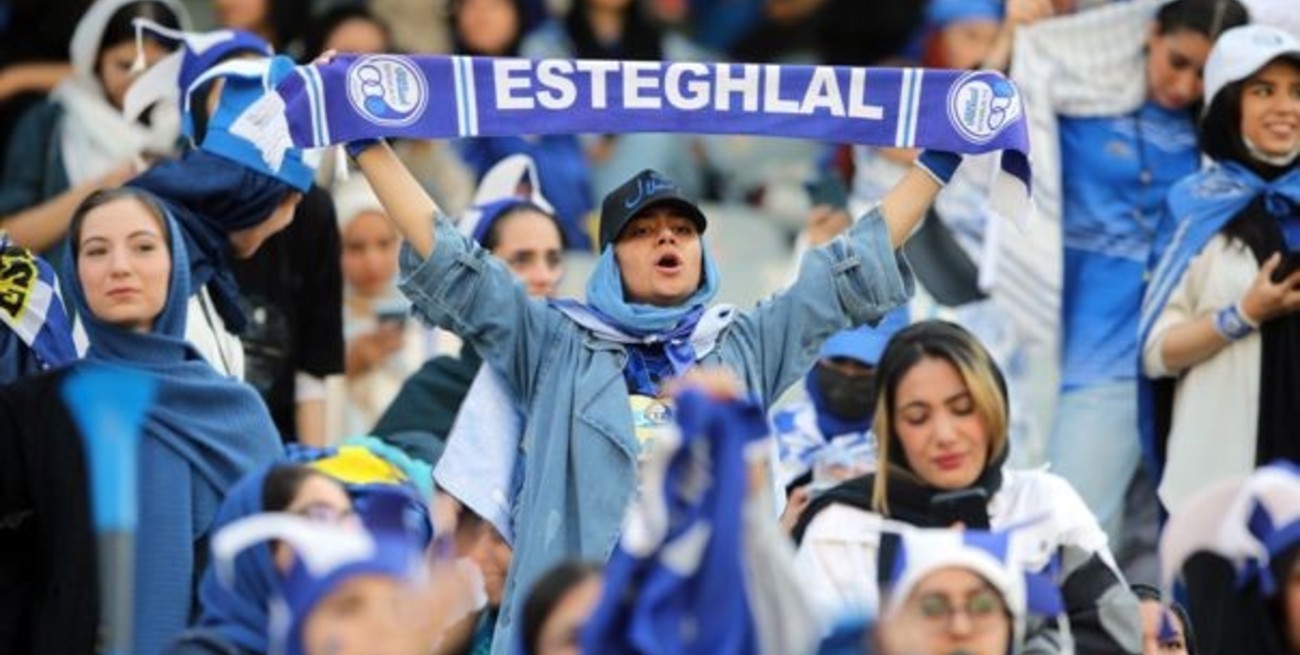 Después de 40 años, mujeres iraníes asistieron a un partido de fútbol 