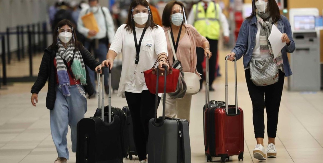 La Unión Europea analiza si cierra sus puertas a turistas rusos