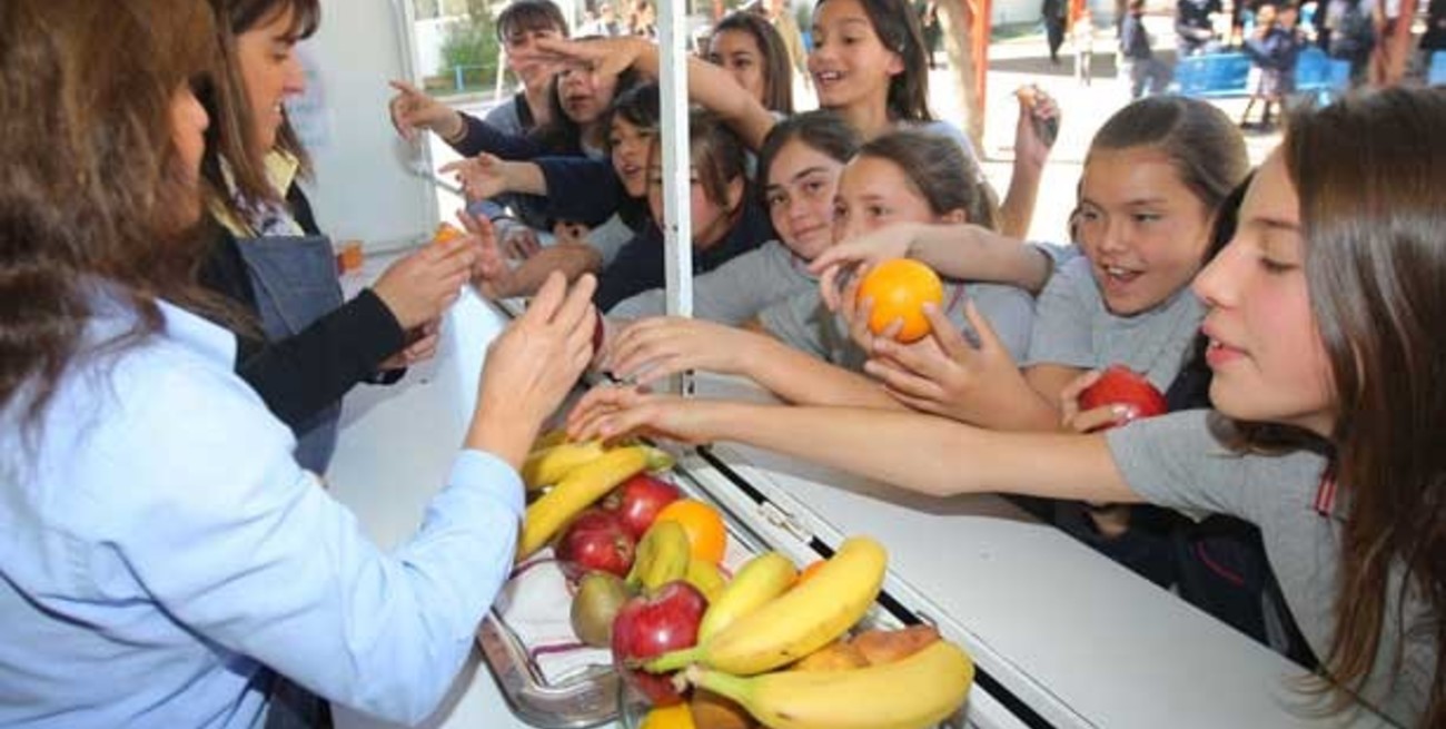 Implementarán la Ley de Alimentación Saludable en escuelas de todo el país