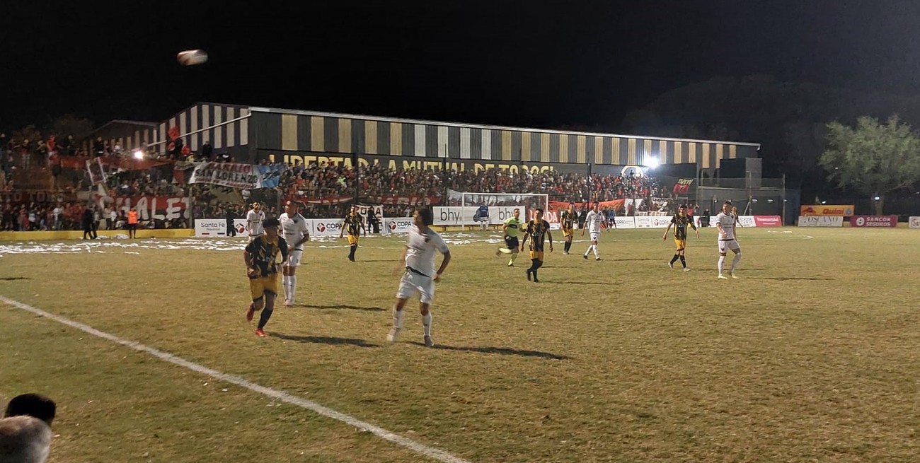 Colón derrotó a Libertad de Sunchales y avanzó a los cuartos de final de la Copa Santa Fe