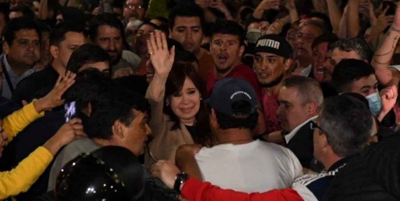 Movimientos sociales marcharán a la casa de Cristina Kirchner tras el atentado