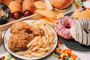 Cuando los investigadores compararon los dos tipos de alimentos para ver cuál contribuía más, descubrieron que los alimentos ultraprocesados eran "principales para definir el riesgo de mortalidad"