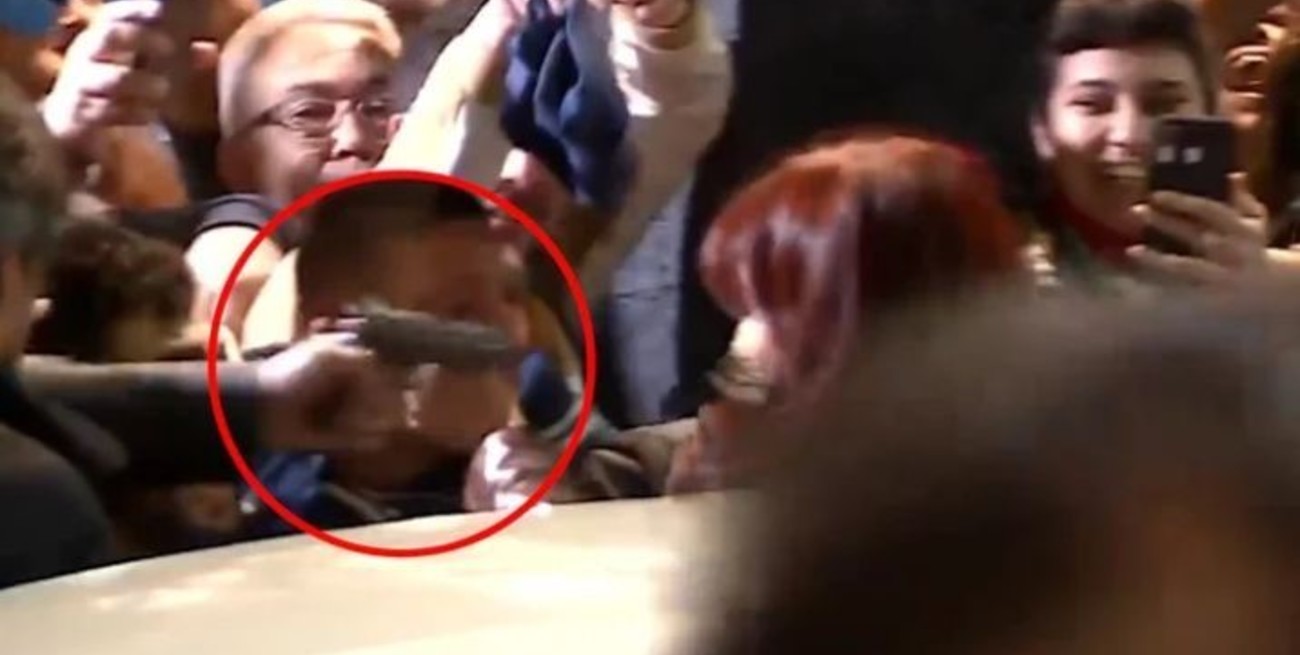 Detuvieron a un hombre que intentó asesinar con un arma a Cristina Kirchner 