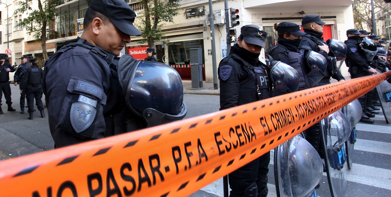 La jueza Capuchetti y el fiscal Rívolo indagan al detenido que atentó contra Cristina Kirchner