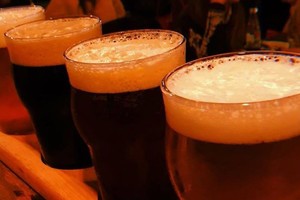 Luego de las restricciones impuesas por la pandemia, la actividad cervecera recupera impulso de la mano de una gran cadena de valor.  Crédito: Archivo El Litoral