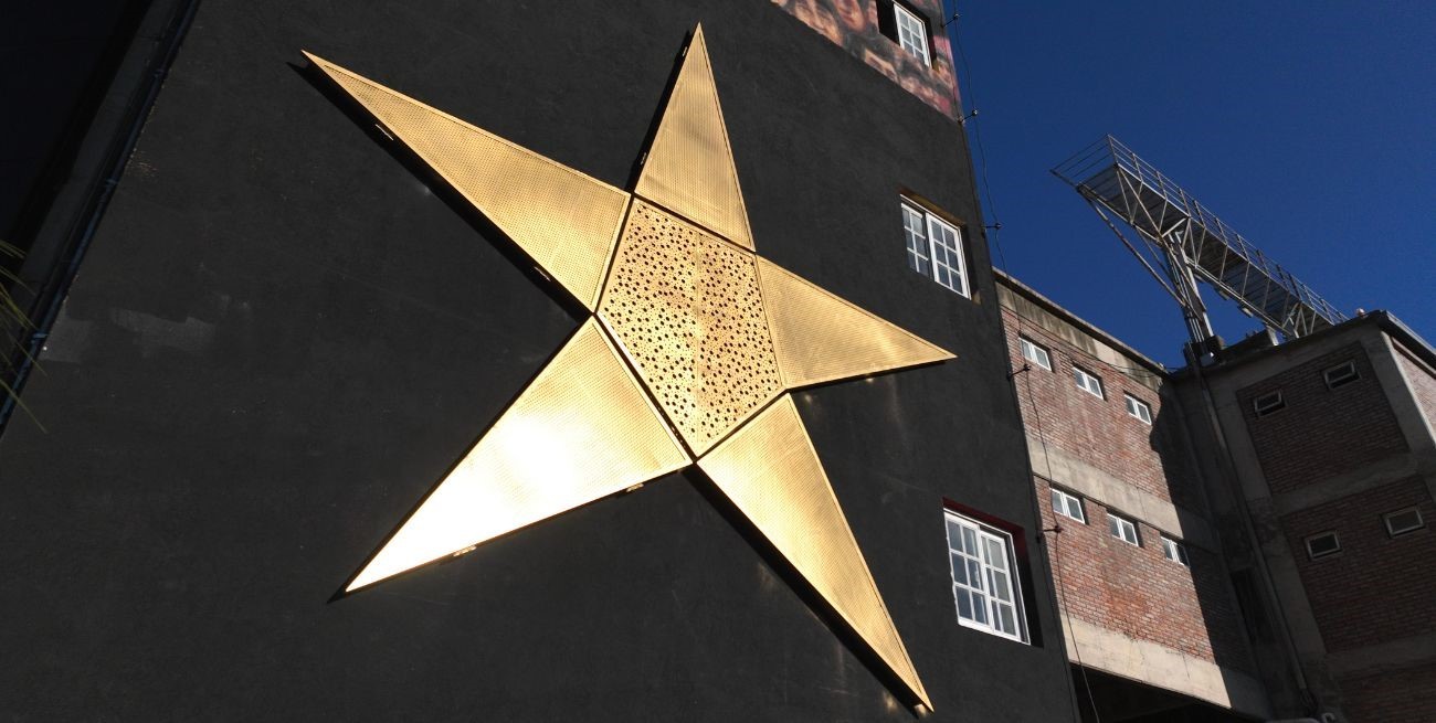 Video: el mural de Colón ya luce con la estrella dorada del campeonato