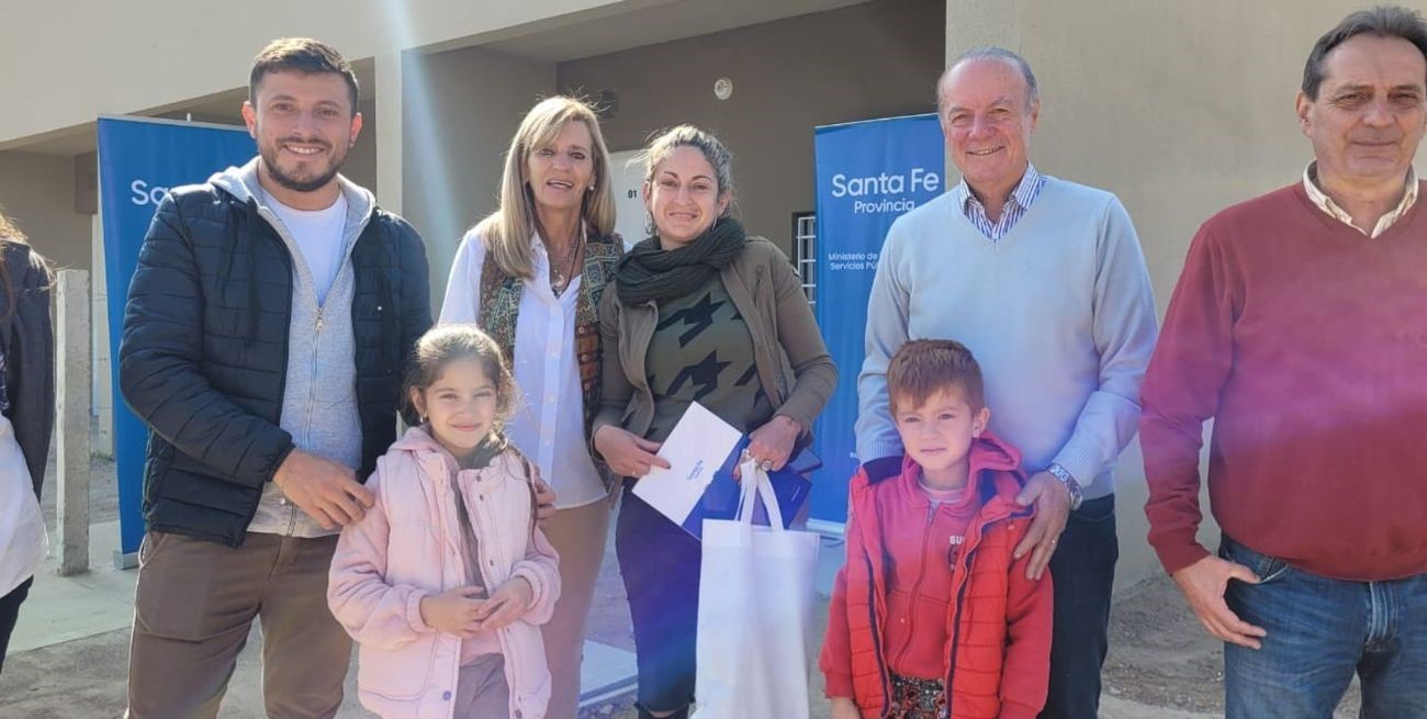 Entregaron 12 viviendas a familias del barrio Acería