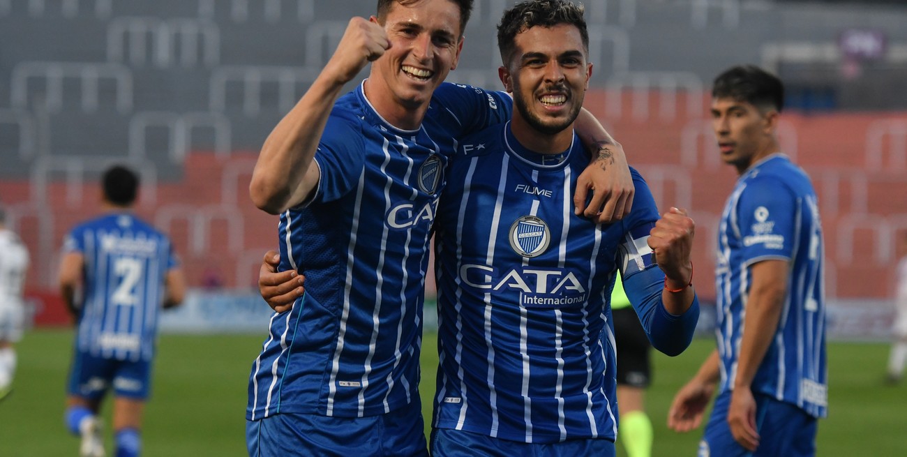Godoy Cruz derrotó a Arsenal y se mantiene cerca de la punta