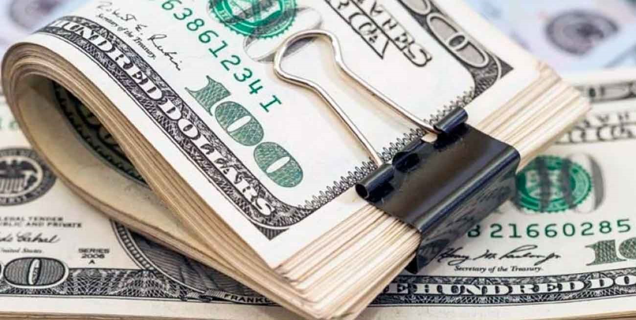 El dólar "blue" arrancó la semana en baja: se vendía a $ 285