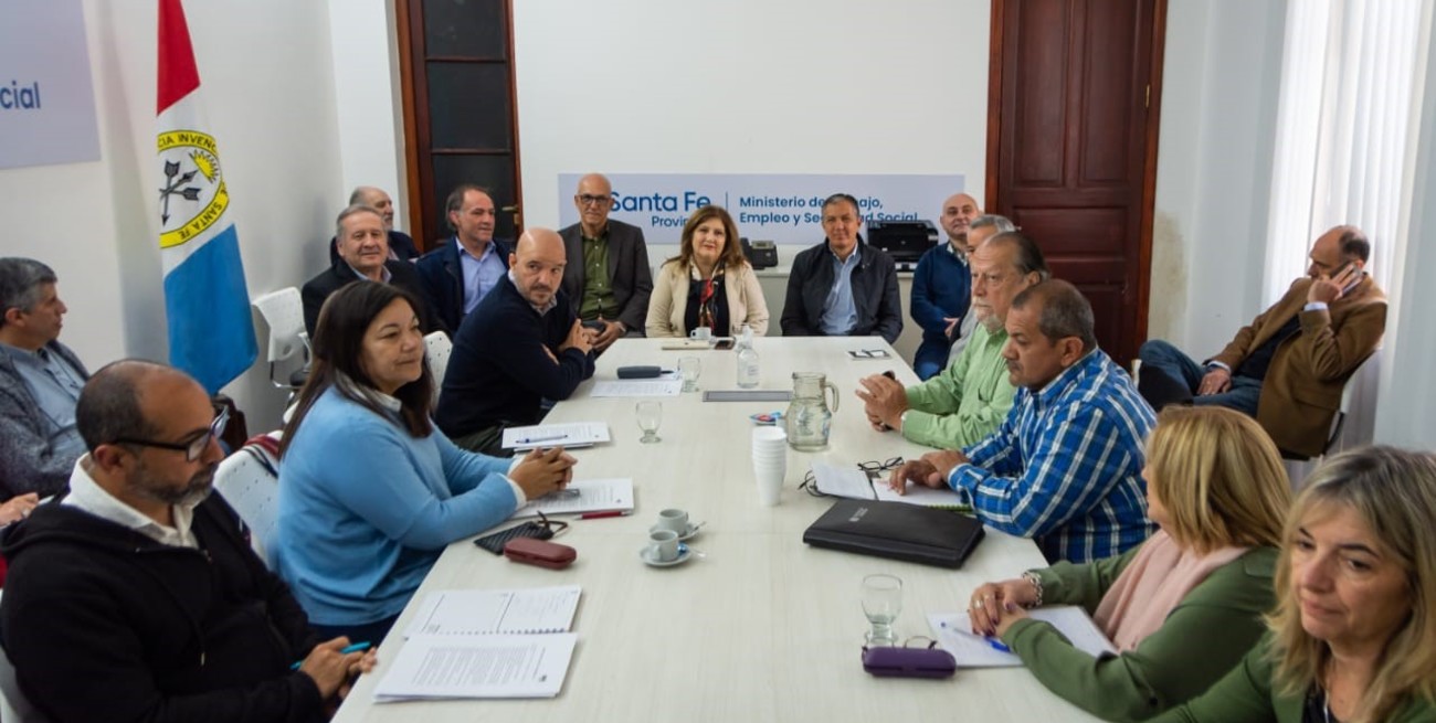 Paritarias: gremios pelean por un 40%; gobierno plantea revisión en diciembre