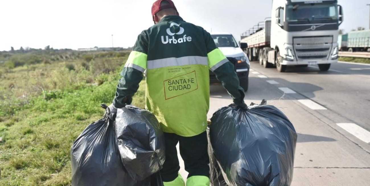 Realizan tareas de limpieza en la Circunvalación Oeste de Santa Fe
