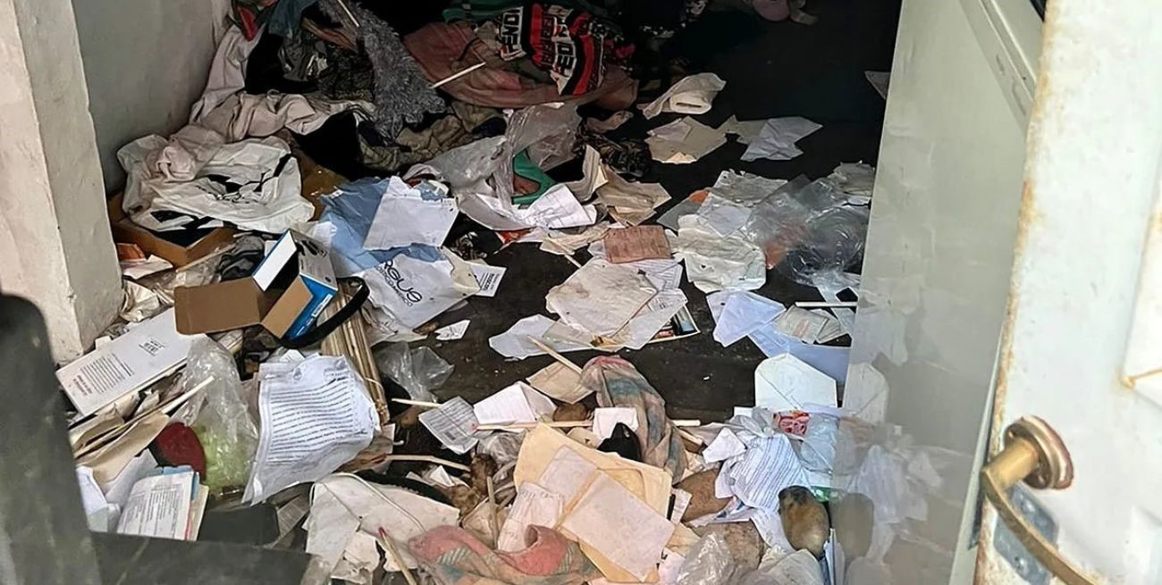 Desorden y basura: las imágenes del allanamiento en la casa de Sabag Montiel por el atentado a Cristina Kirchner