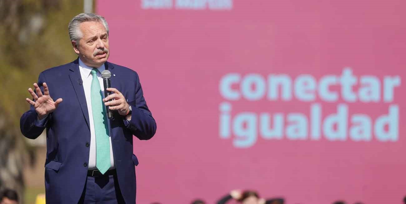 Un "chique" de Alberto Fernández y la respuesta de la RAE