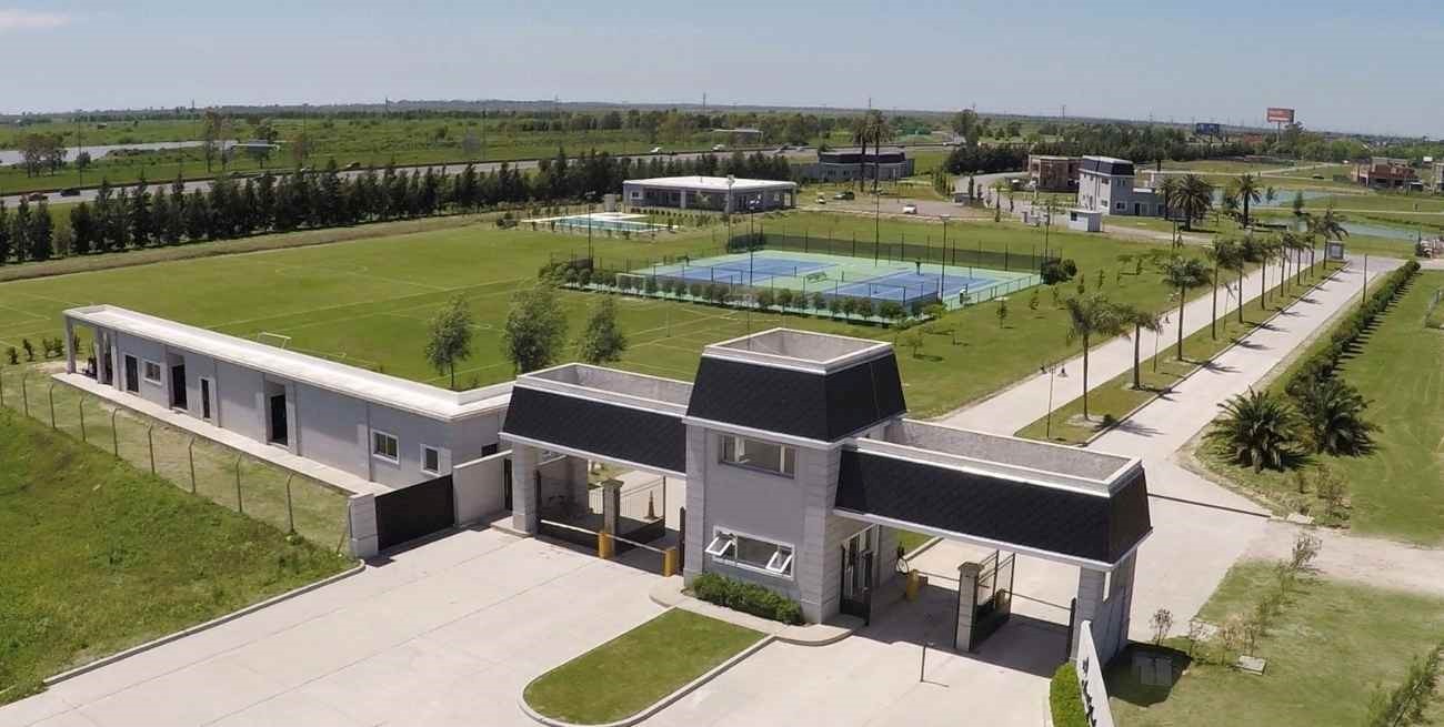 Encuentran decenas de casas de un barrio privado de Buenos Aires “colgadas” de la luz