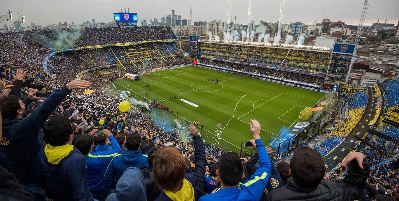 Un niño de 11 años cayó de una tribuna de la Bombonera y se encuentra internado