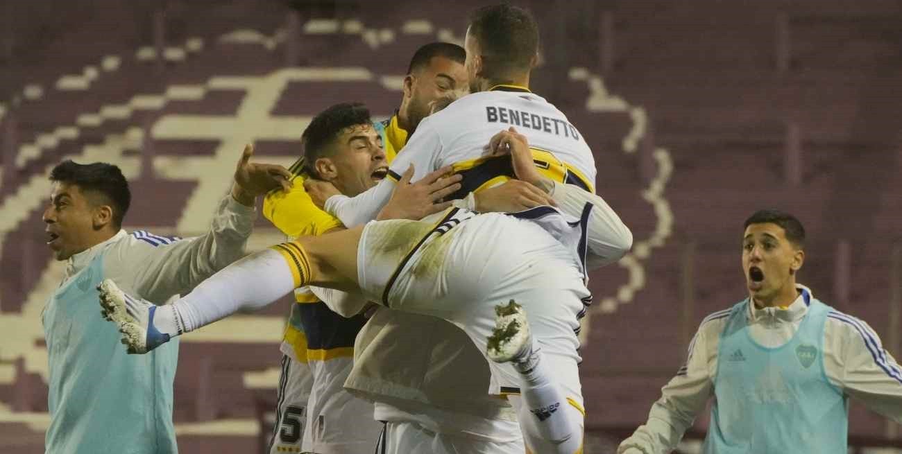 Un gol que vale tres puntos: Benedetto le dio la victoria a Boca frente a Lanús y alcanzó la punta de la tabla