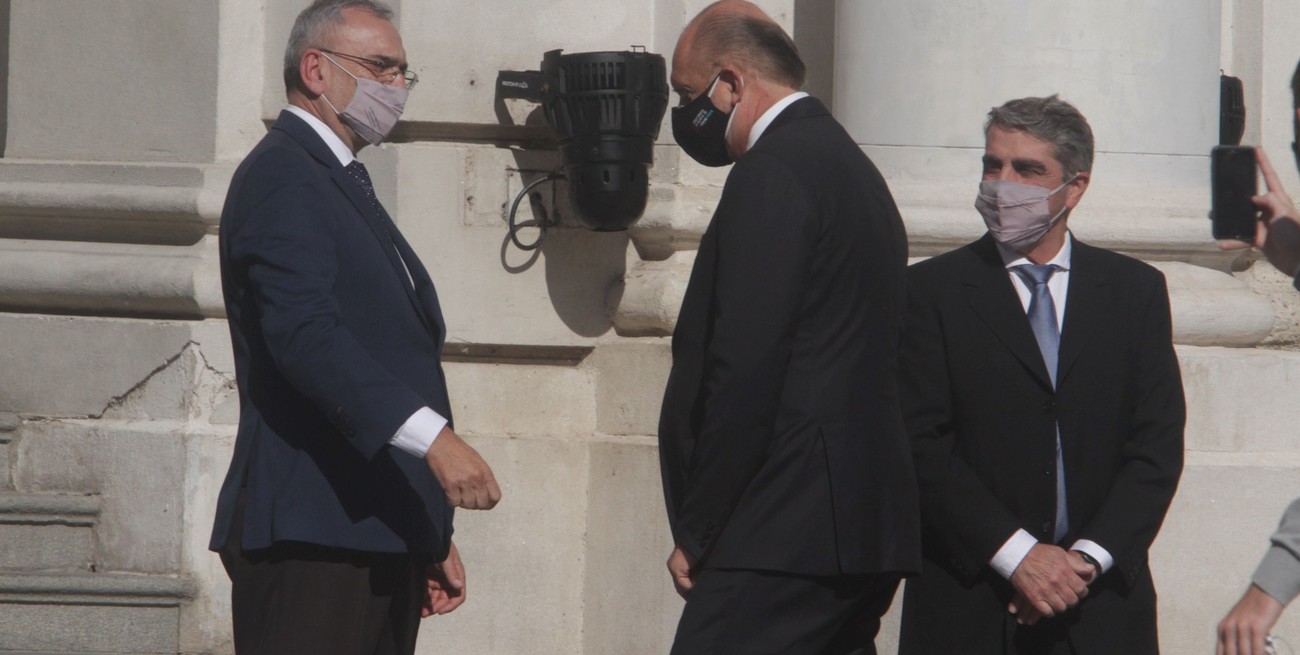 Asado de Perotti para los 12 senadores peronistas