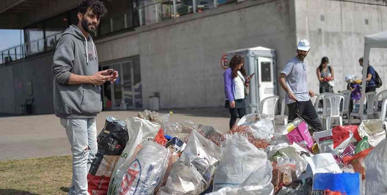 Costas contaminadas en Rosario: plástico, el denominador común que predomina en el río Paraná