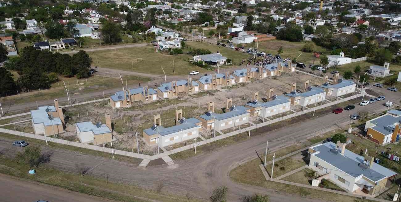 Entregaron viviendas a 23 familias de Malabrigo