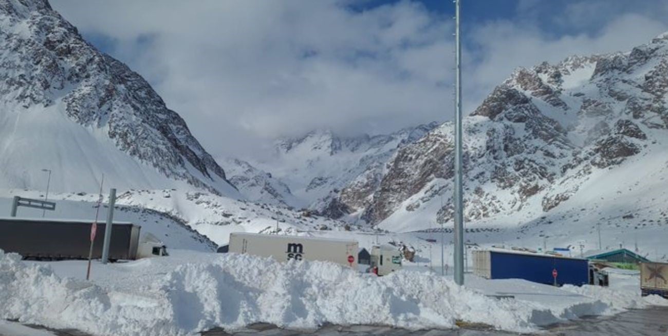 Cerraron el paso internacional Cristo Redentor por el mal tiempo
