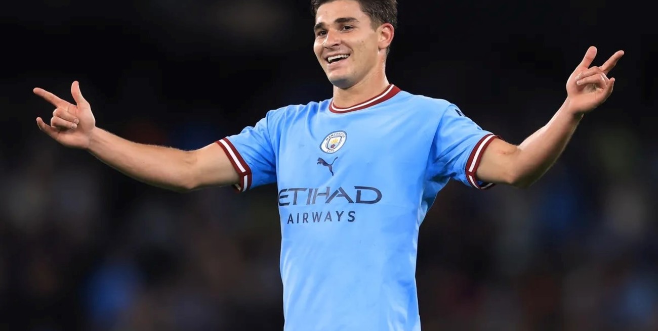 Julián Álvarez en Inglaterra: qué se llevó, quiénes lo sorprendieron y la competencia con Haaland