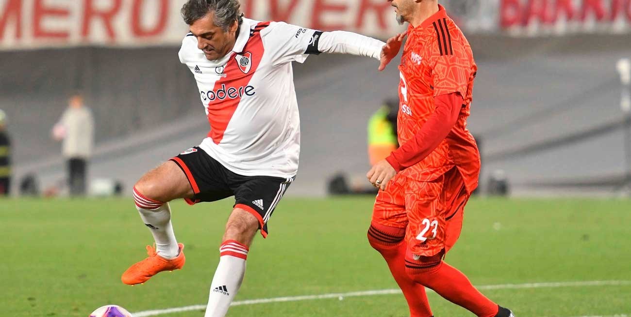 Video: golazo de Enzo Francescoli en la despedida de Ponzio