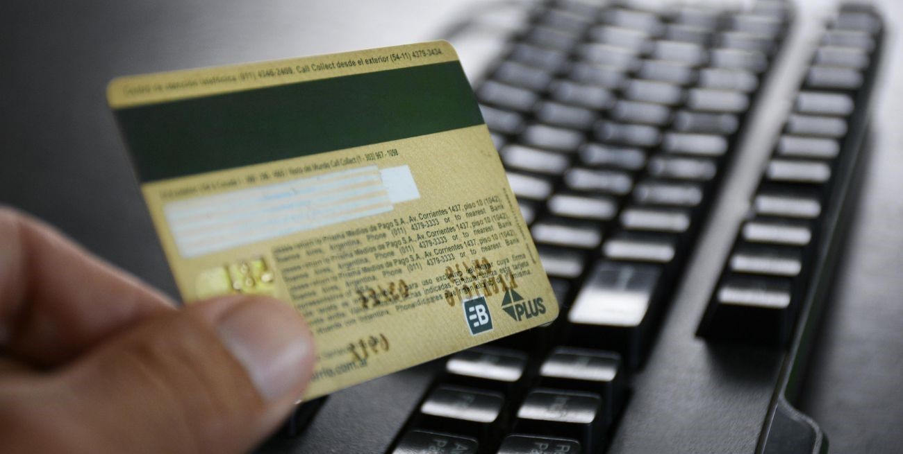 AFIP bajó el tope de dólares sobre las compras online en el exterior