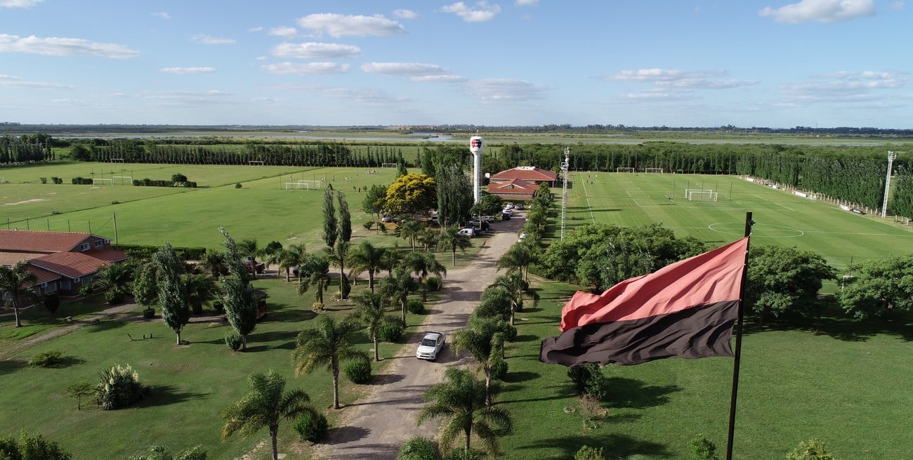 Un drone captó el momento de los "aprietes" a jugadores de Colón

