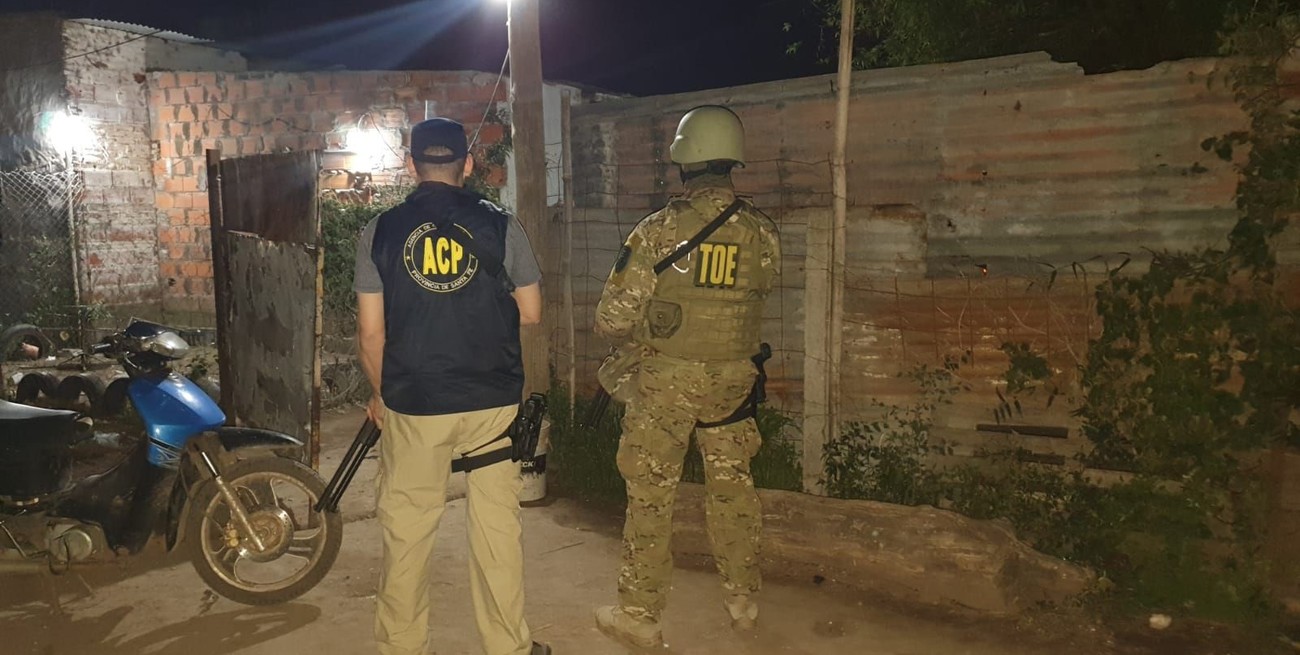 Secuestraron un arma de fuego y drogas en barrio Loyola Sur