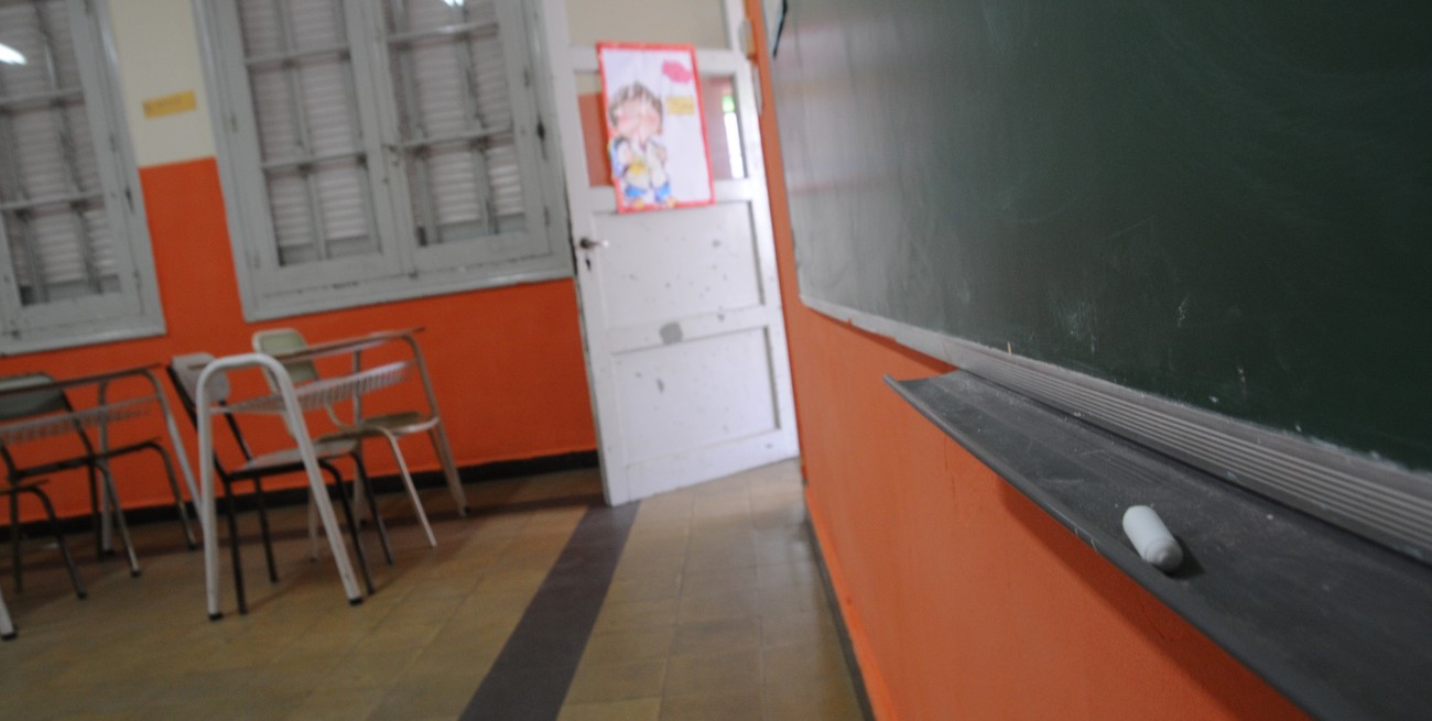 El paro de docentes públicos arrancó con "alto acatamiento" y la inauguración de un mural