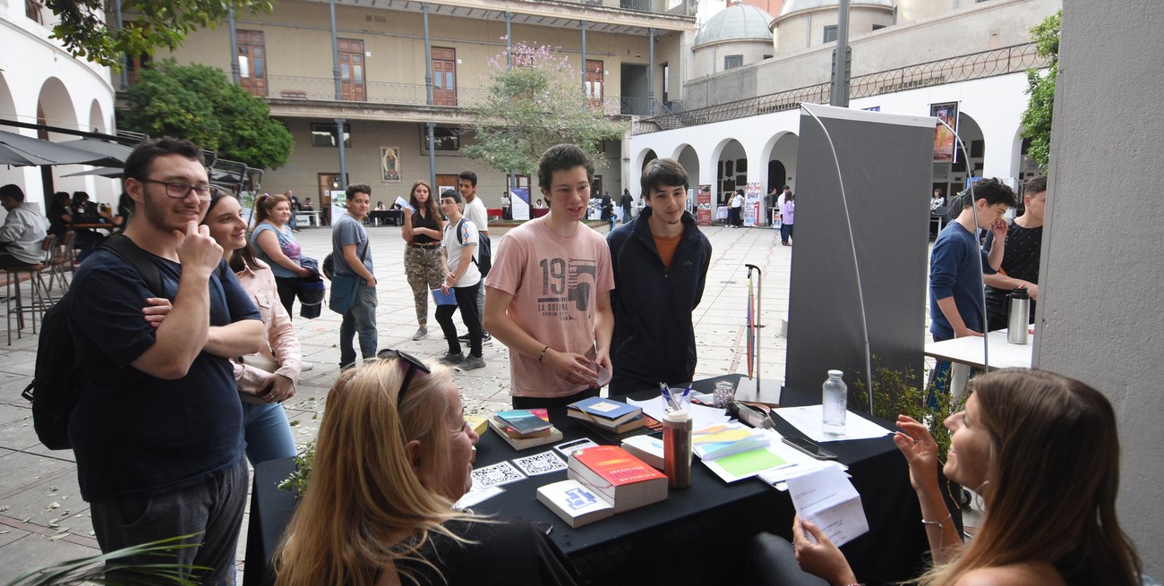 Unos 20 institutos superiores privados de Santa Fe expusieron sus carreras
