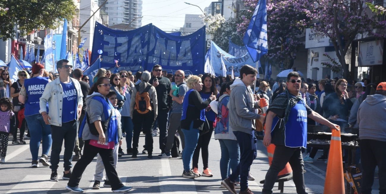 ¿Qué líneas de colectivos cambian su recorrido por la protesta de Amsafe?
