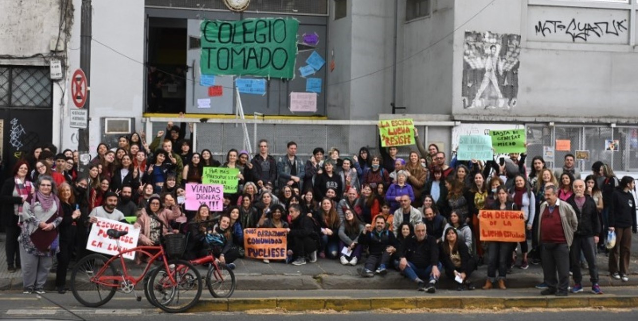 Escuelas tomadas por alumnos. Escuelas cerradas por adultos.