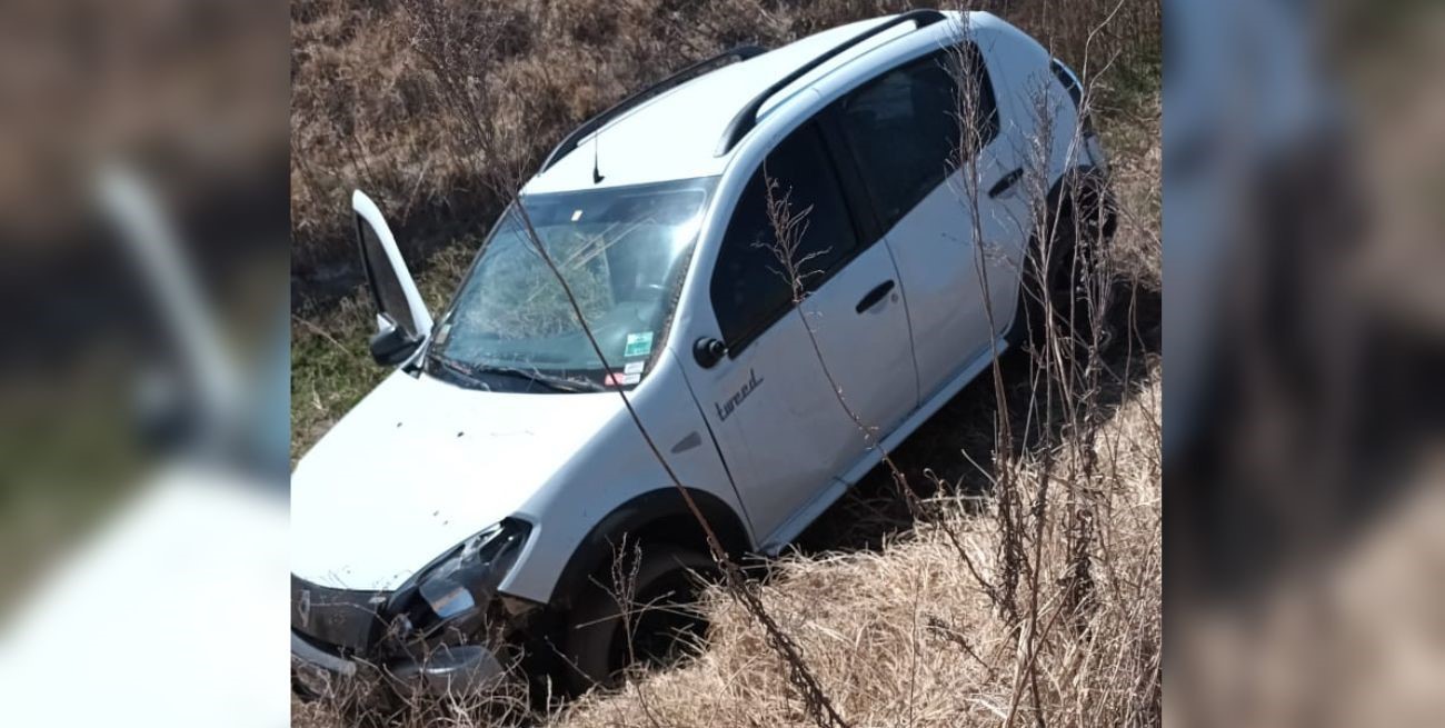 Por llevar a una persona que hacía “dedo”: terminó atado, golpeado, le robaron el auto y $30 mil

