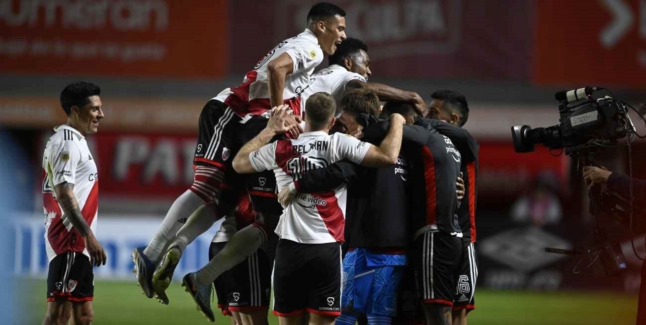 River se repuso y goleó a Argentinos Juniors por 3 a 0 con goles desde el banco de suplentes