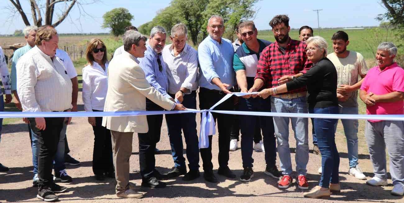 Inauguran dos nuevas trazas de caminos rurales en Josefina y Villa San José