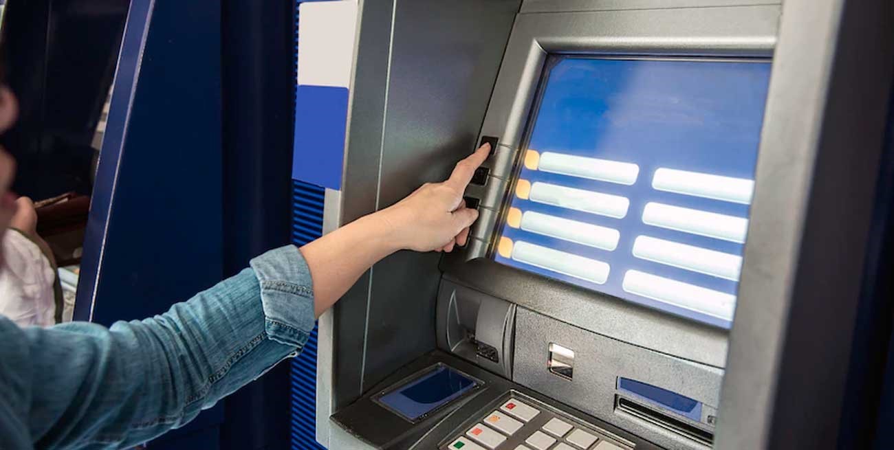 Cuatro personas fueron asaltadas a la salida de cajeros automáticos