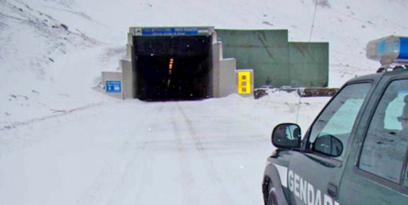 El tránsito por el paso Cristo Redentor está suspendido debido al mal tiempo
