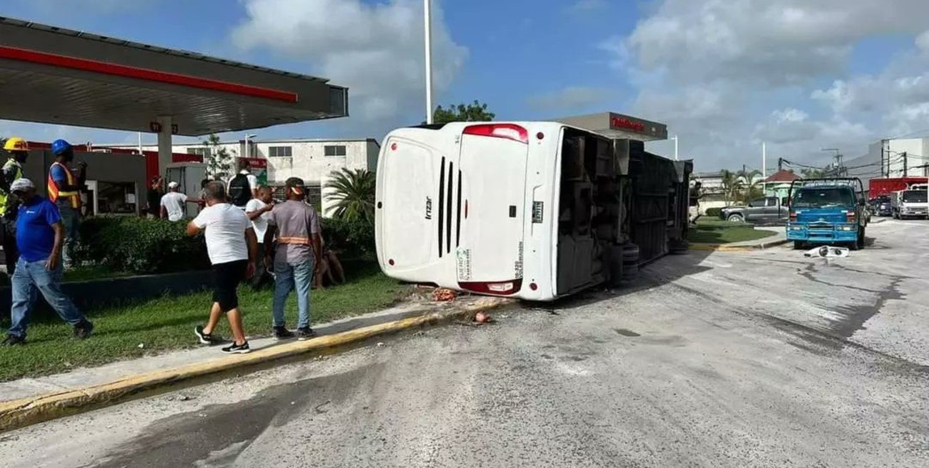 Volcó un colectivo con turistas en Punta Cana: hay una argentina fallecida