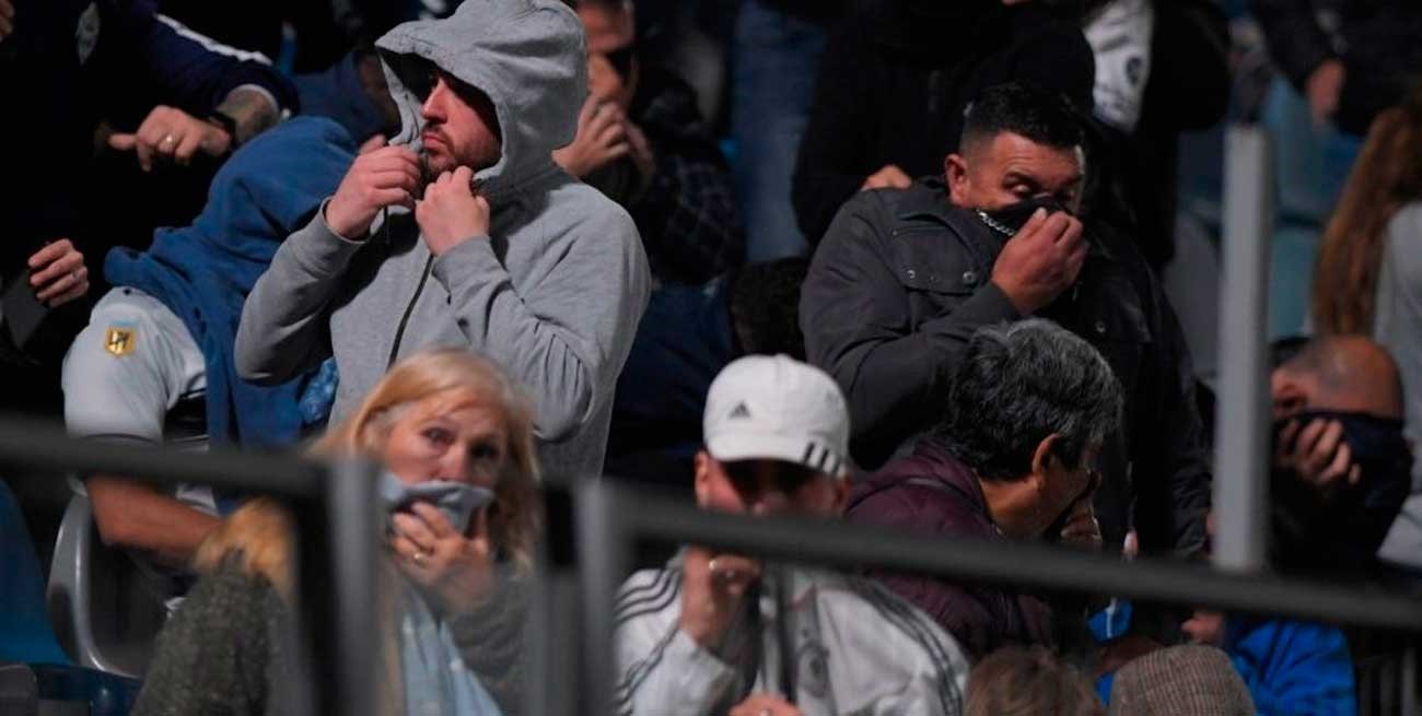 Los videos más impactantes de los incidentes en la cancha de Gimnasia