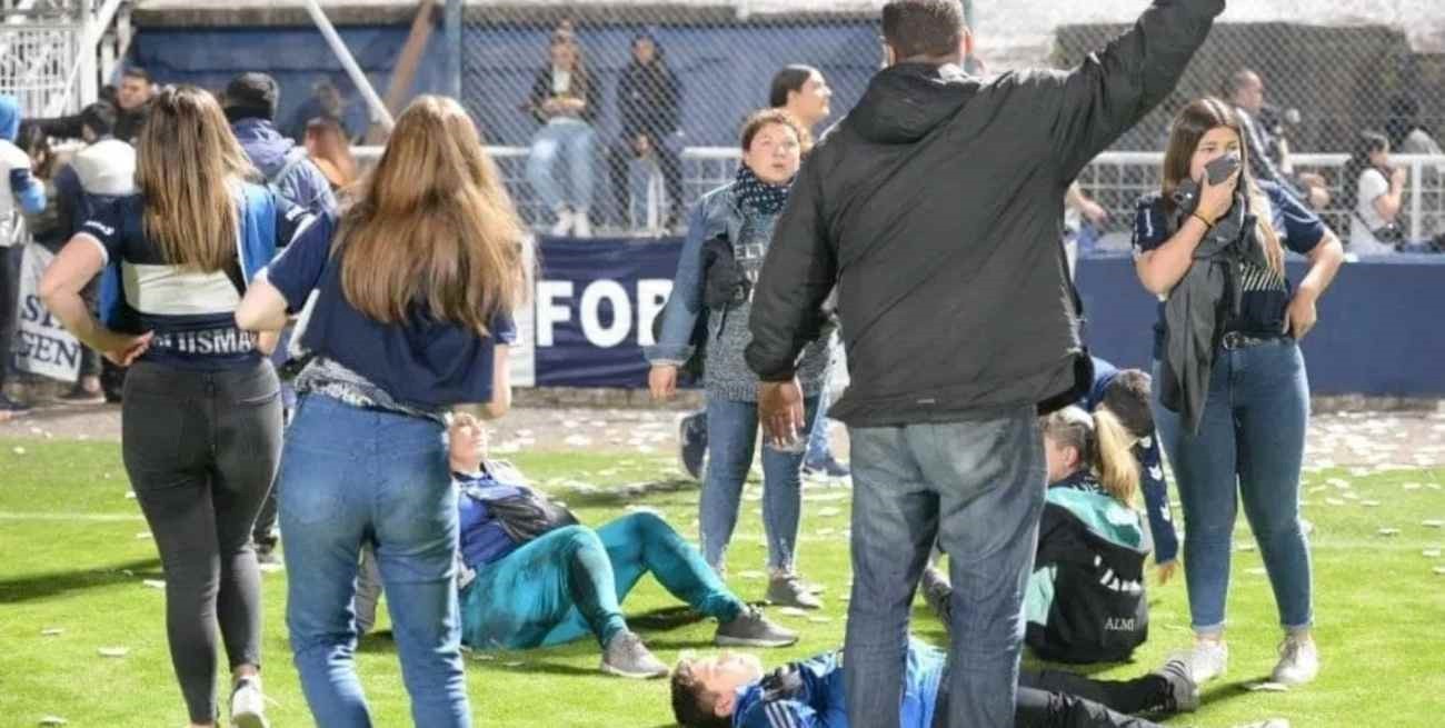 Un hincha de Gimnasia murió de un infarto durante la represión de la policía en La Plata