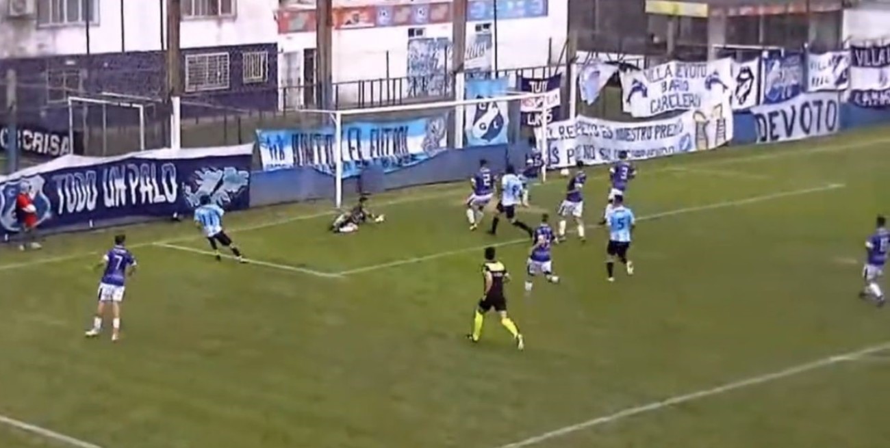 Video: el insólito gol fantasma que convalidaron en el ascenso del fútbol argentino