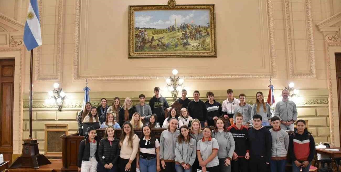 Estudiantes de la Escuela N° 357 de Sarmiento participaron del proyecto “Ciudadanos en el Senado”